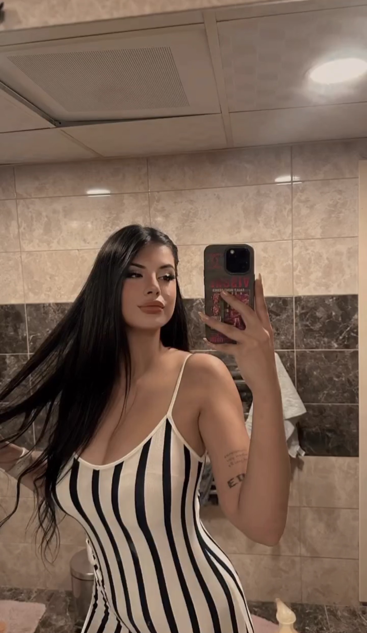 Aşağı Çıyrıklı Sınırsız Bayan Bayan Escort Tülay